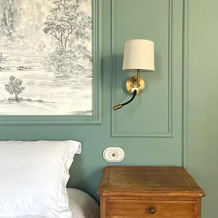 Manoir De Salleviale Bed and breakfast